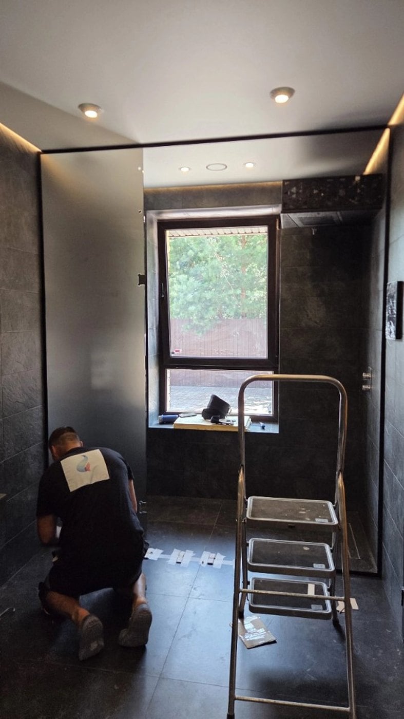 Glass shower enclosure installation by DUSH PRO